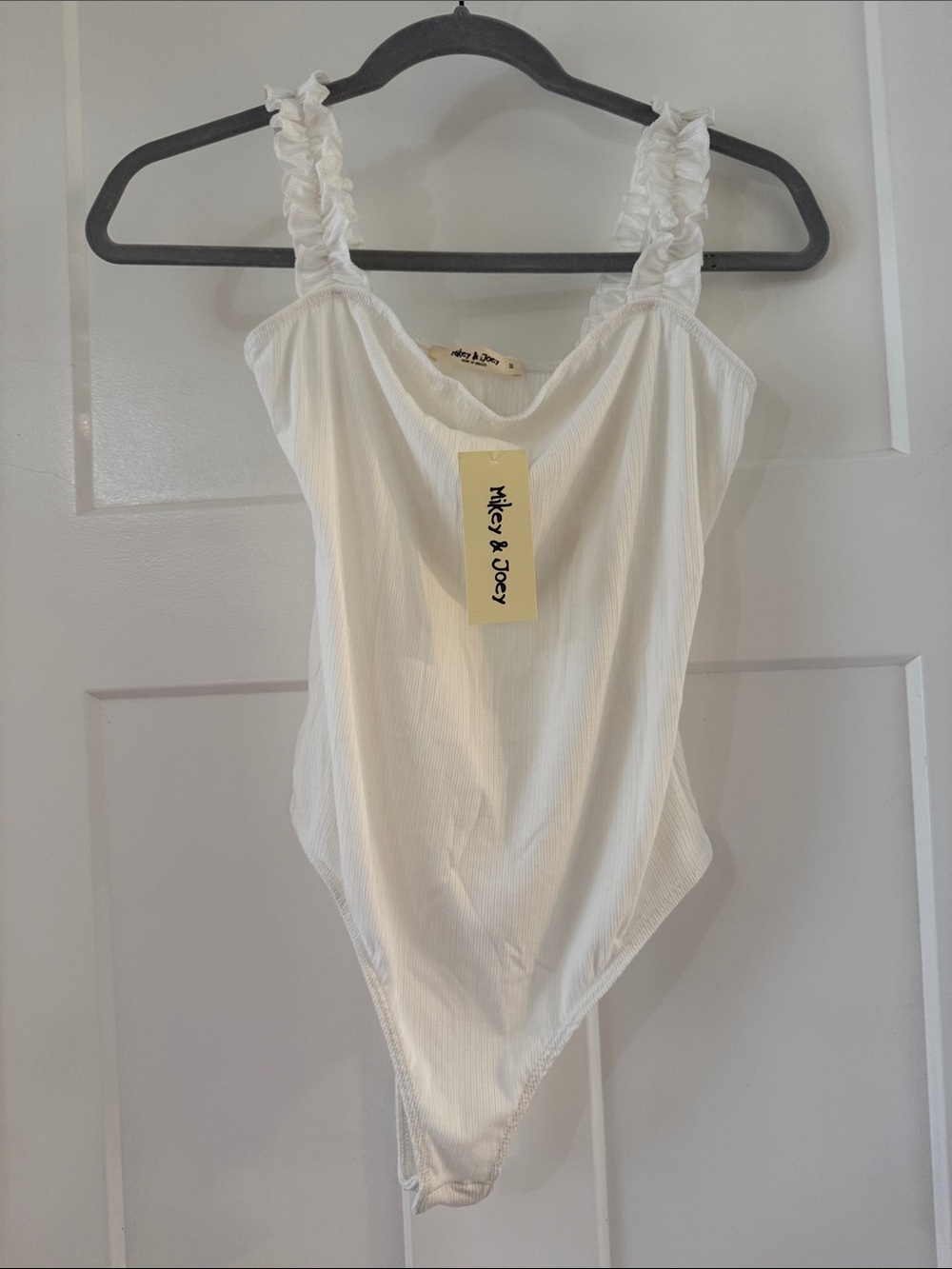NWT Mikey & Joey Women’s White Ruffled Strap Bodysuit Size Medium